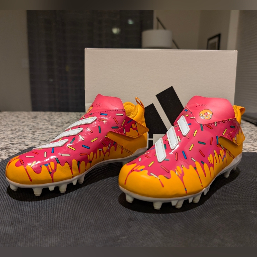 Rare limited edition Simpson treehouse of horrors donut design sport cleat